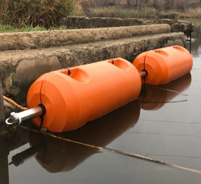 barierki-z-plywakami-na-metalowym-precie